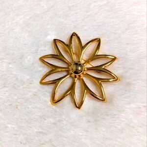 Vintage 80's Large Floral Daisy Goldtone Brooche